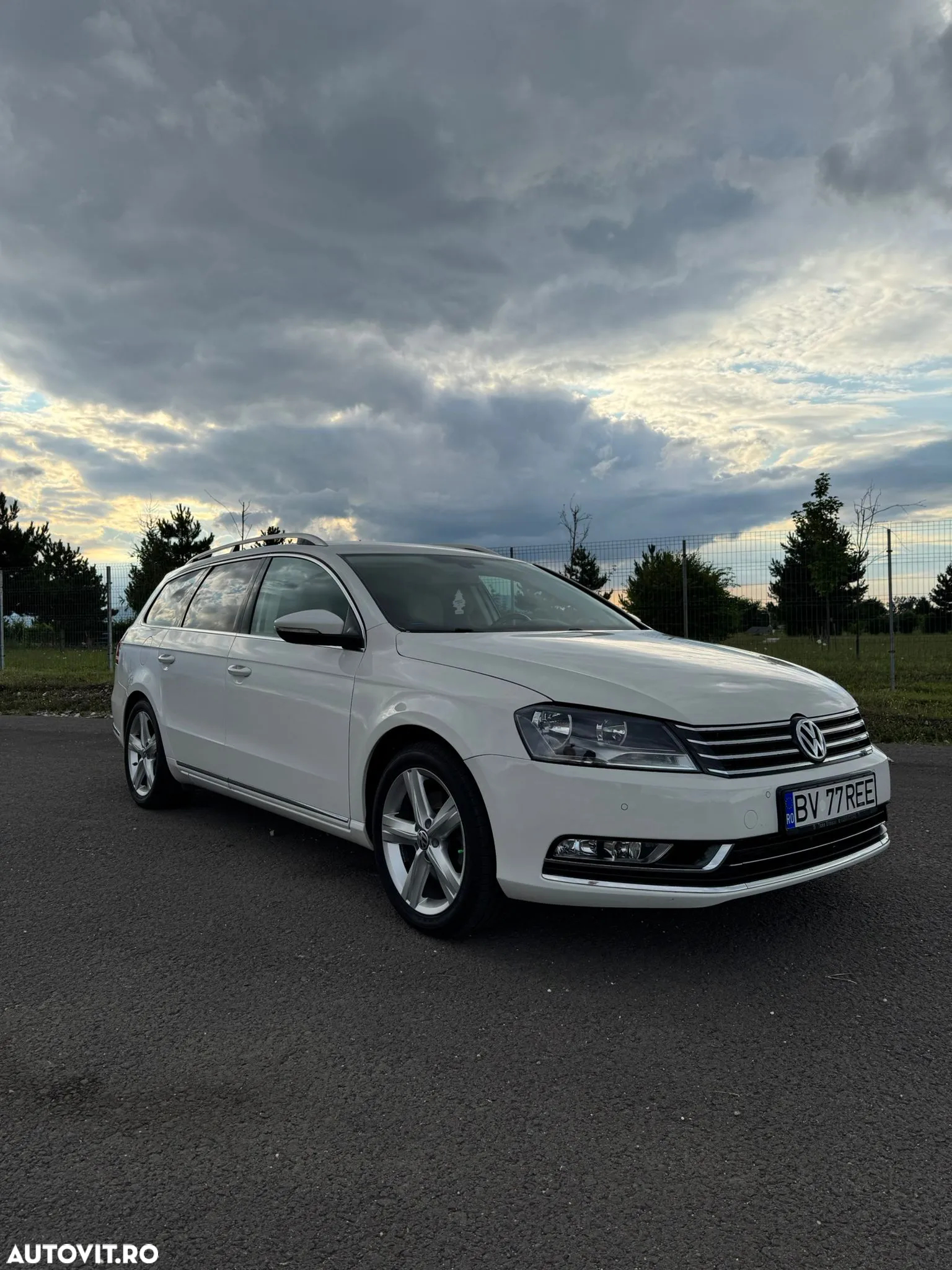 Volkswagen Passat Variant 2.0 TDI BlueMotion Technology DSG Highline - 3