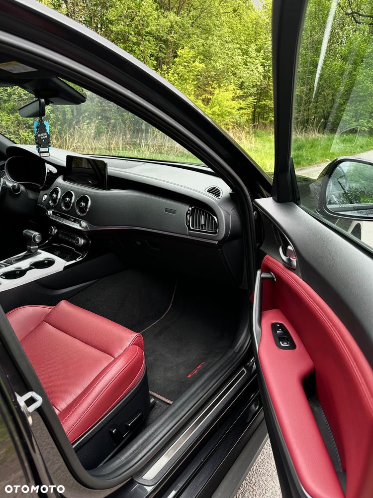 Kia Stinger - 10
