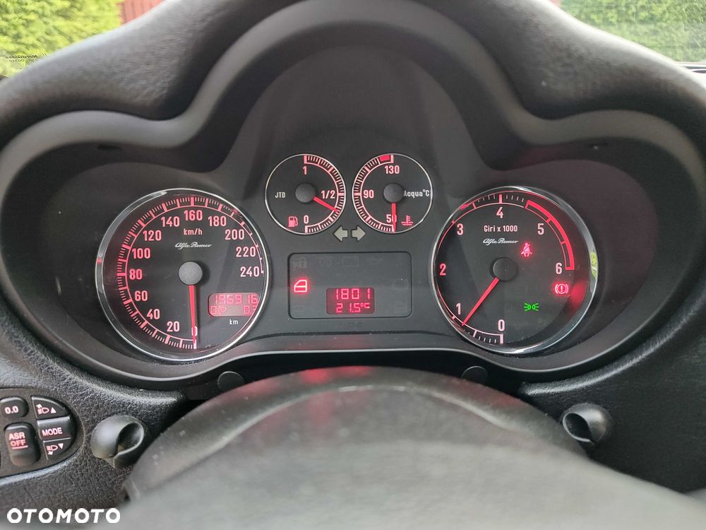 Alfa Romeo 147 - 8