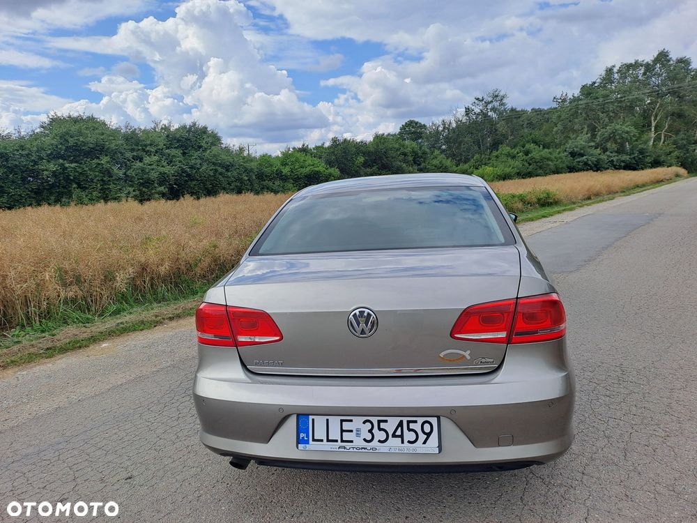 Volkswagen Passat - 4