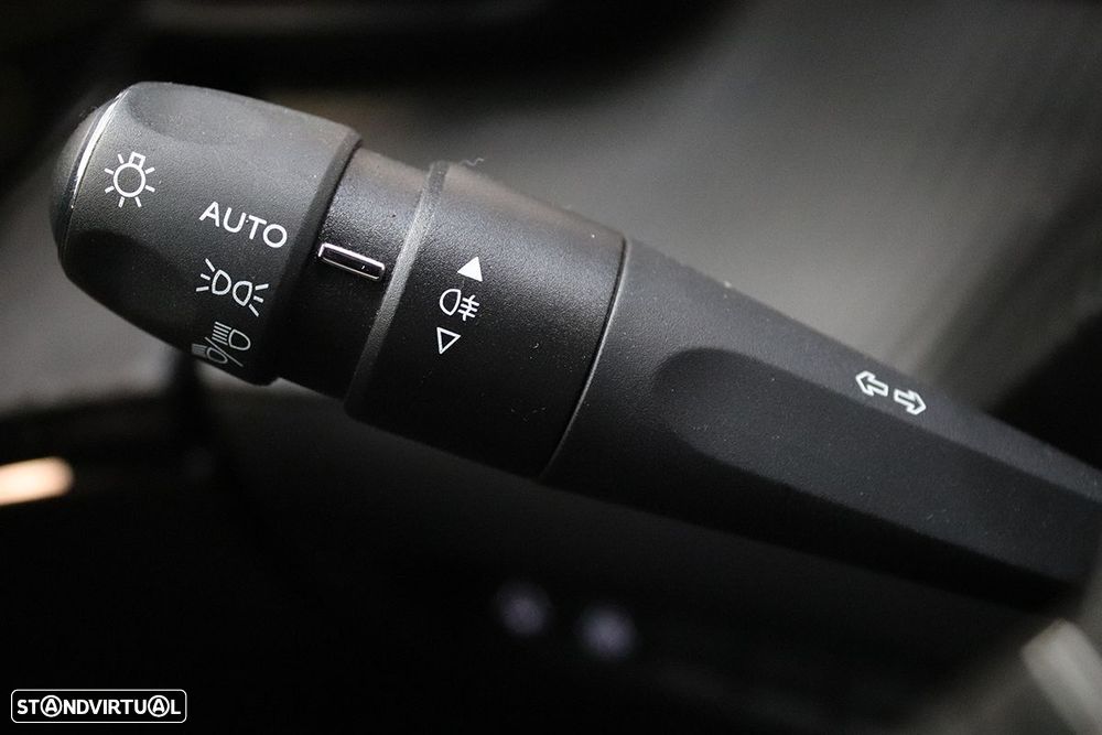 Peugeot e-2008 50 kWh GT - 17