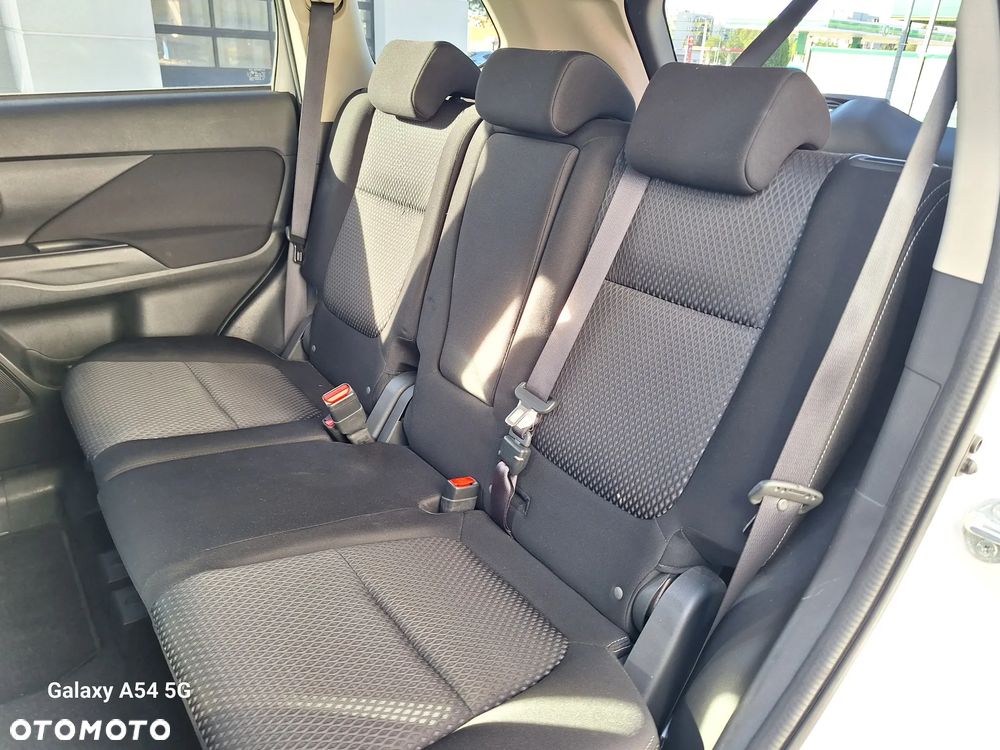 Mitsubishi Outlander 2.0 2WD SUV-Star - 38
