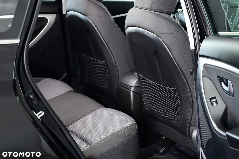 Hyundai i30 i30cw 1.6 Automatik Style - 11