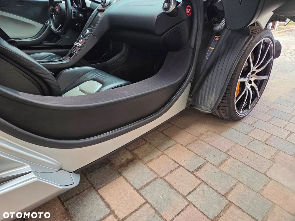 McLaren MP4-12C - 11