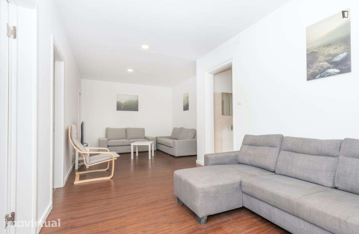 Quarto - localizado em Marquês de Pombal Lisbon - Grande imagem: 2/23