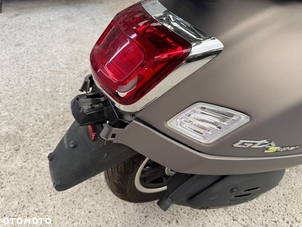 Vespa GTS - 9