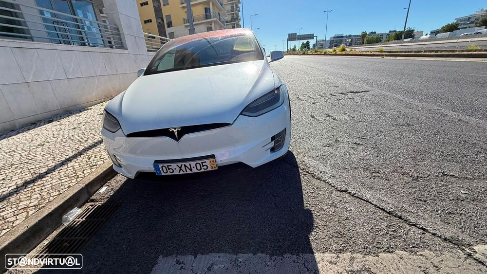 Tesla Model X - 6
