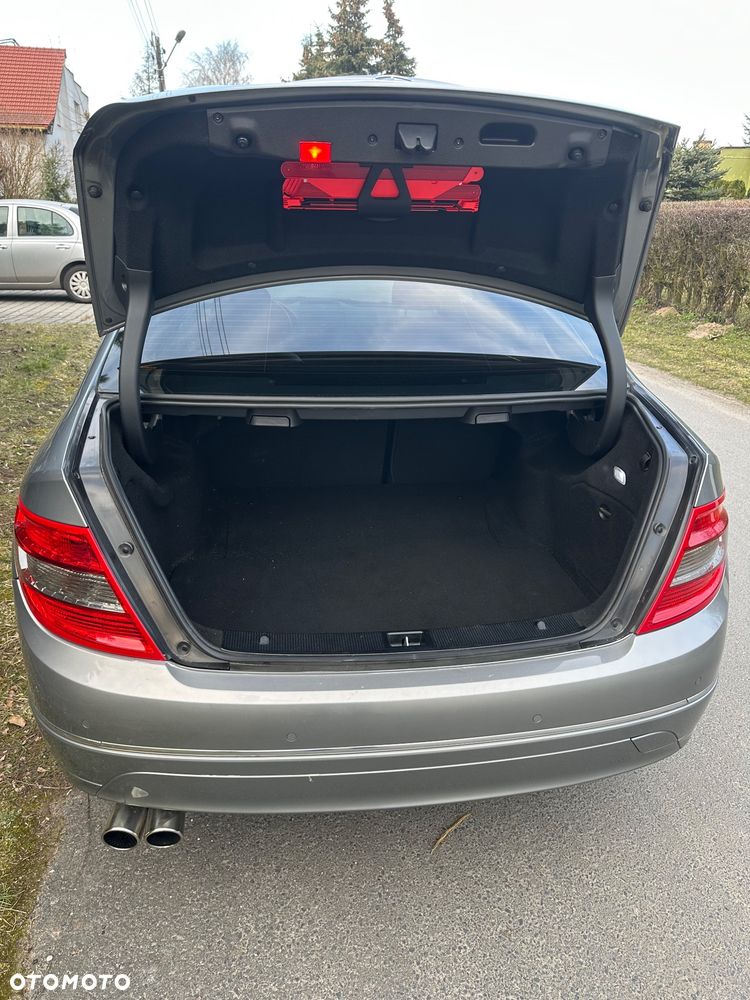 Mercedes-Benz Klasa C 180 CGI Automatik BlueEFFICIENCY Avantgarde - 9