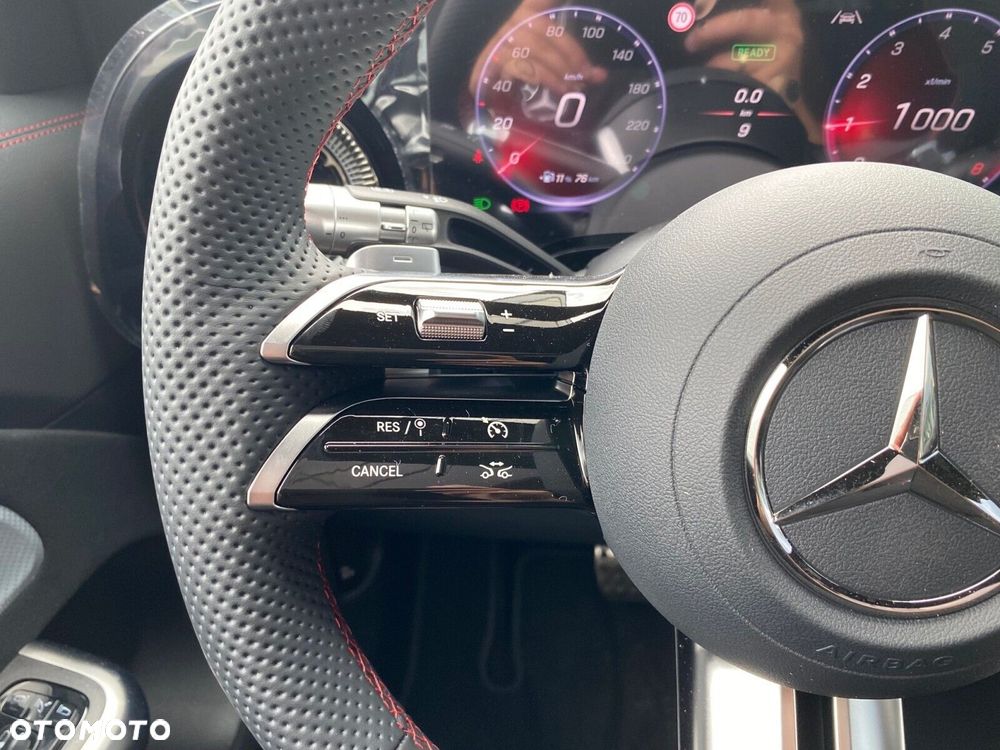 Mercedes-Benz GLB - 14