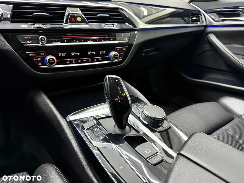 BMW Seria 5 520d Touring Sport Line - 22