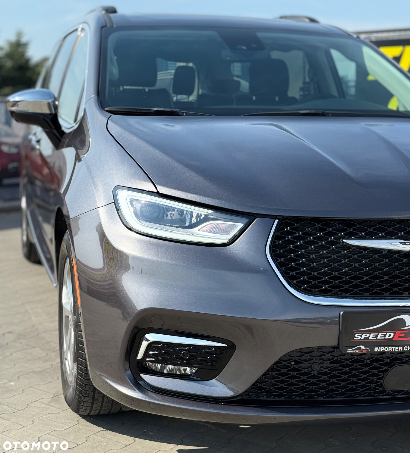 Chrysler Pacifica - 3