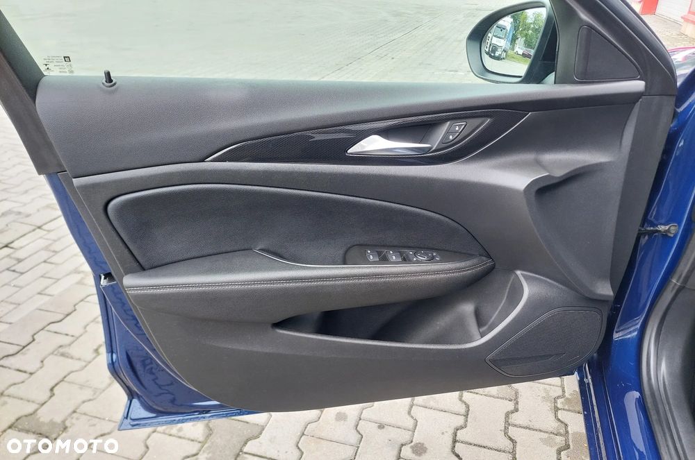 Opel Insignia - 15