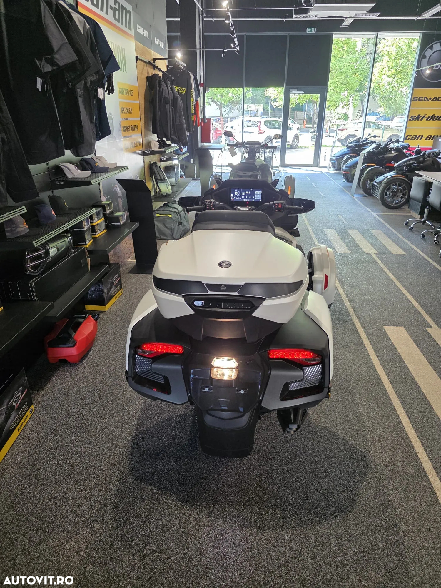 Can-Am Spyder - 19