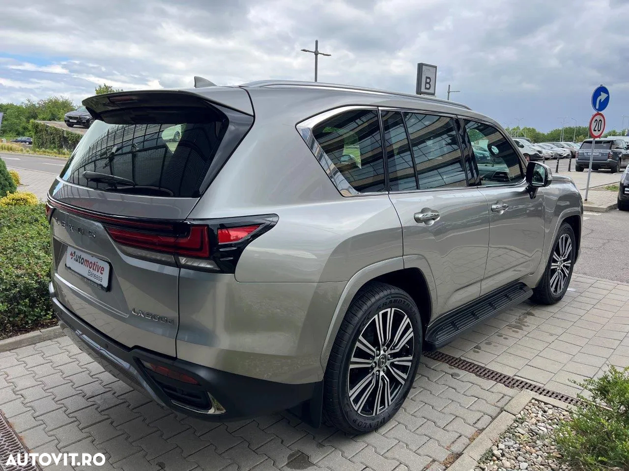 Lexus Seria LX - 6