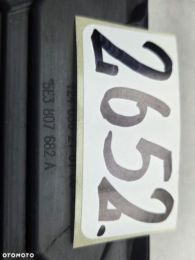 Skoda Octavia IV 4 od 20r 5E3807682A kratka zderzaka halogenu prawa - 6