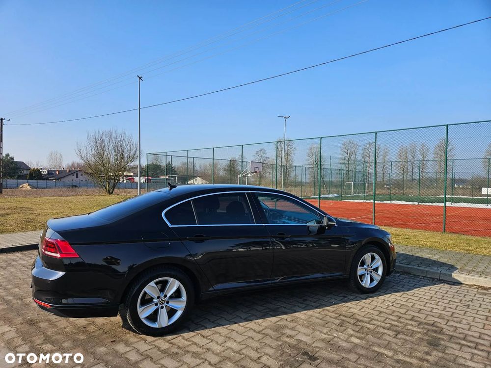 Volkswagen Passat - 4