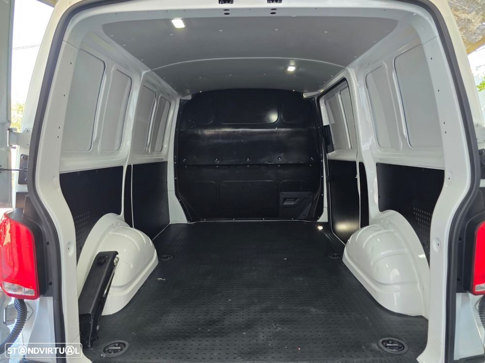 VW Transporter 2.0 TDI - 23