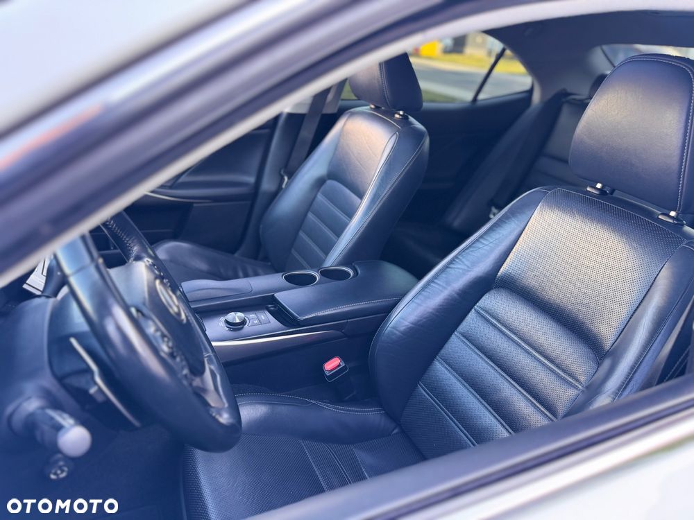Lexus IS - 24