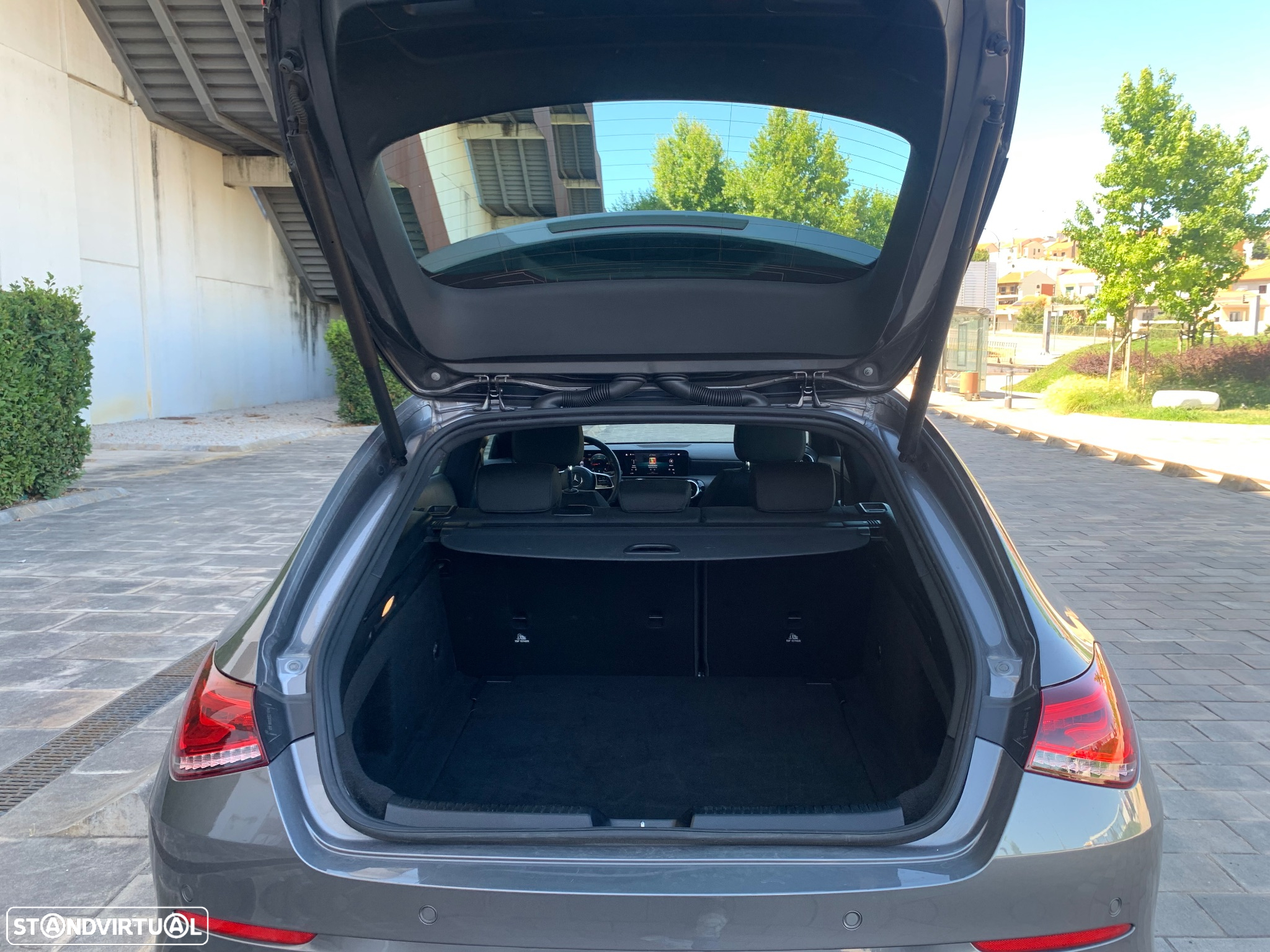 Mercedes-Benz CLA 180 d Shooting Brake 7G-DCT - 11