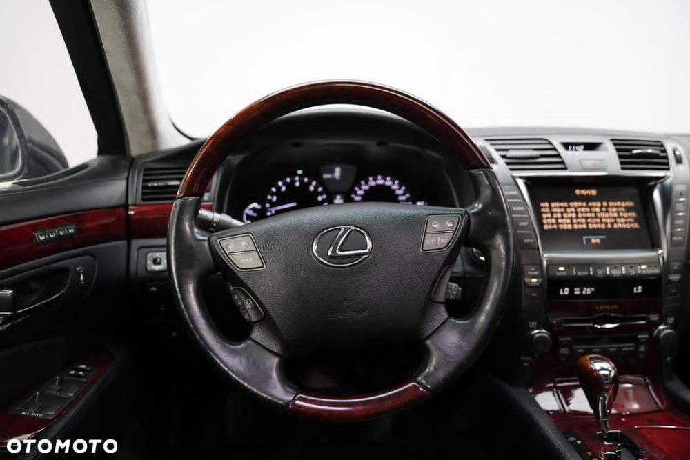 Lexus LS - 16