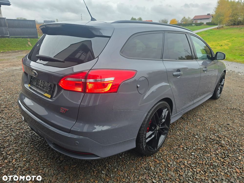 Ford Focus 2.0 EcoBoost ST mit Leder-Sport-Paket - 9
