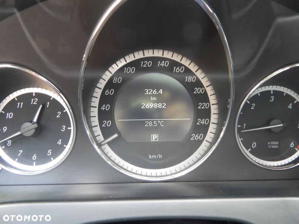 Mercedes-Benz Klasa E 220 CDI BlueEff - 14