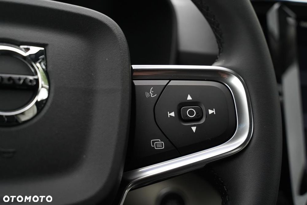 Volvo XC 40 B3 Plus Dark - 17