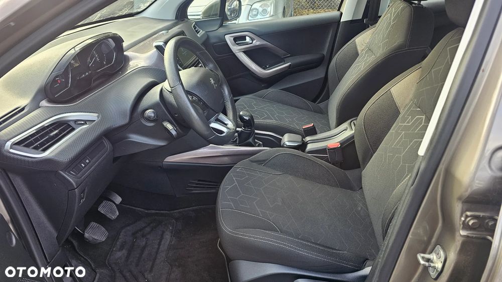 Peugeot 2008 1.6 e-HDi Style S&S - 11