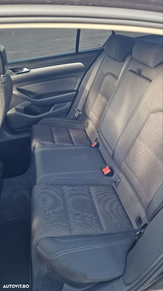 Volkswagen Passat 2.0 TDI Comfortline - 8