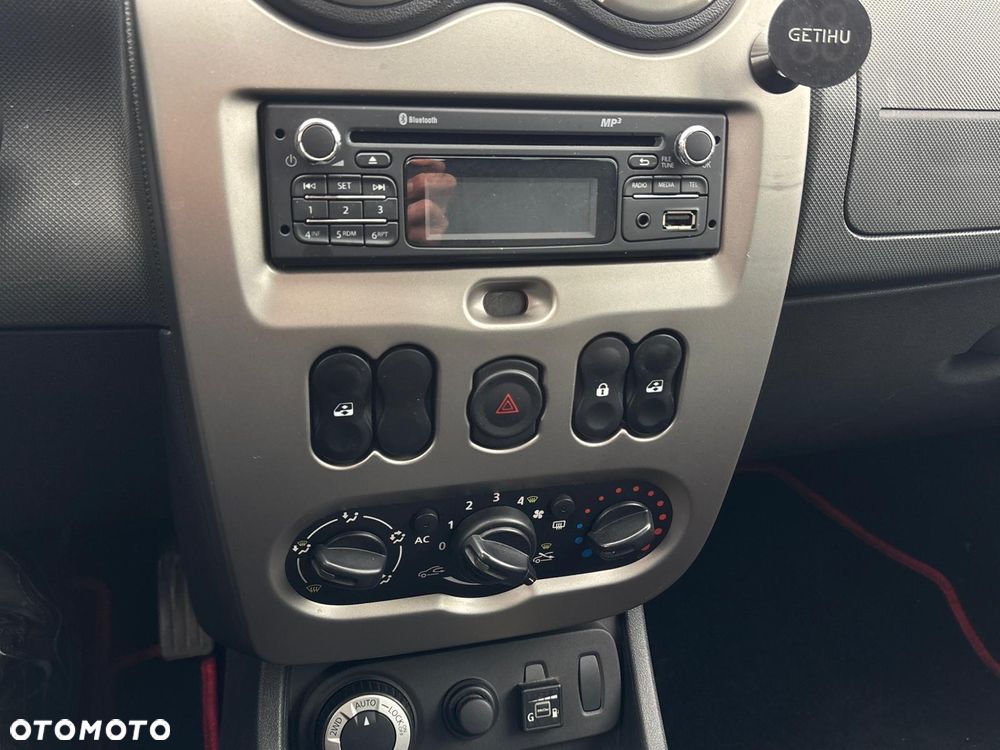 Dacia Duster 1.6 16V 4x4 Prestige - 13