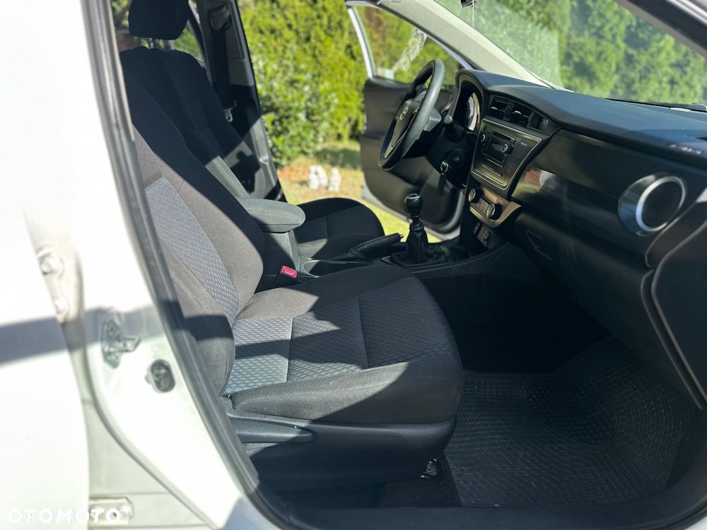 Toyota Auris 1.4 D-4D - 26
