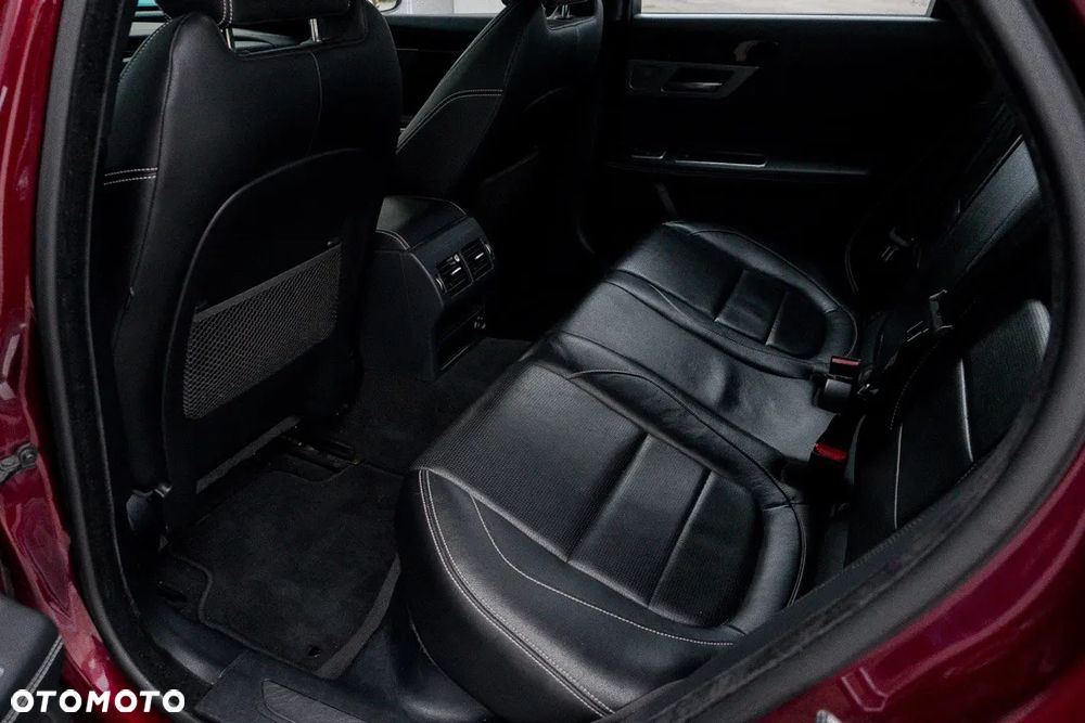 Jaguar XF 2.0 i4D R-Sport - 32