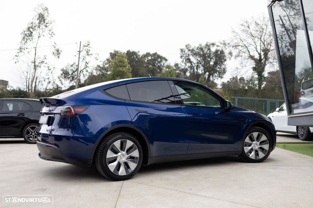 Tesla Model Y Standard RWD - 6