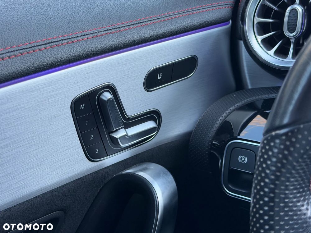 Mercedes-Benz CLA - 12