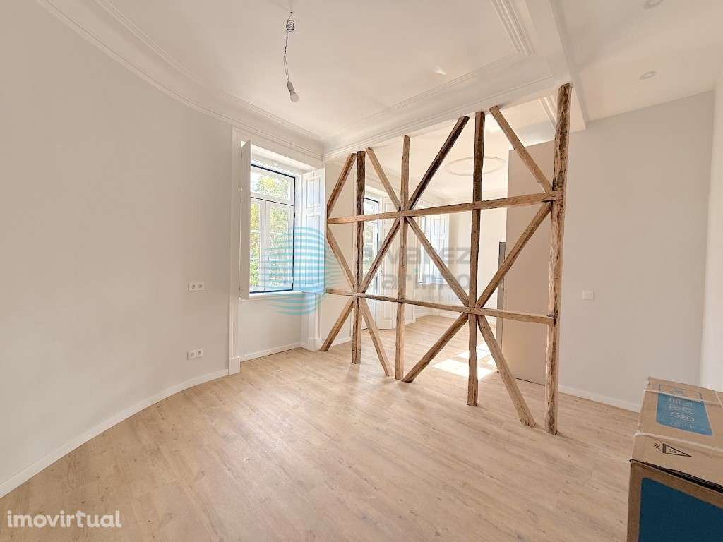 Apartamento T2, muito bem localizado, com todos os serviços por perto - Grande imagem: 2/25