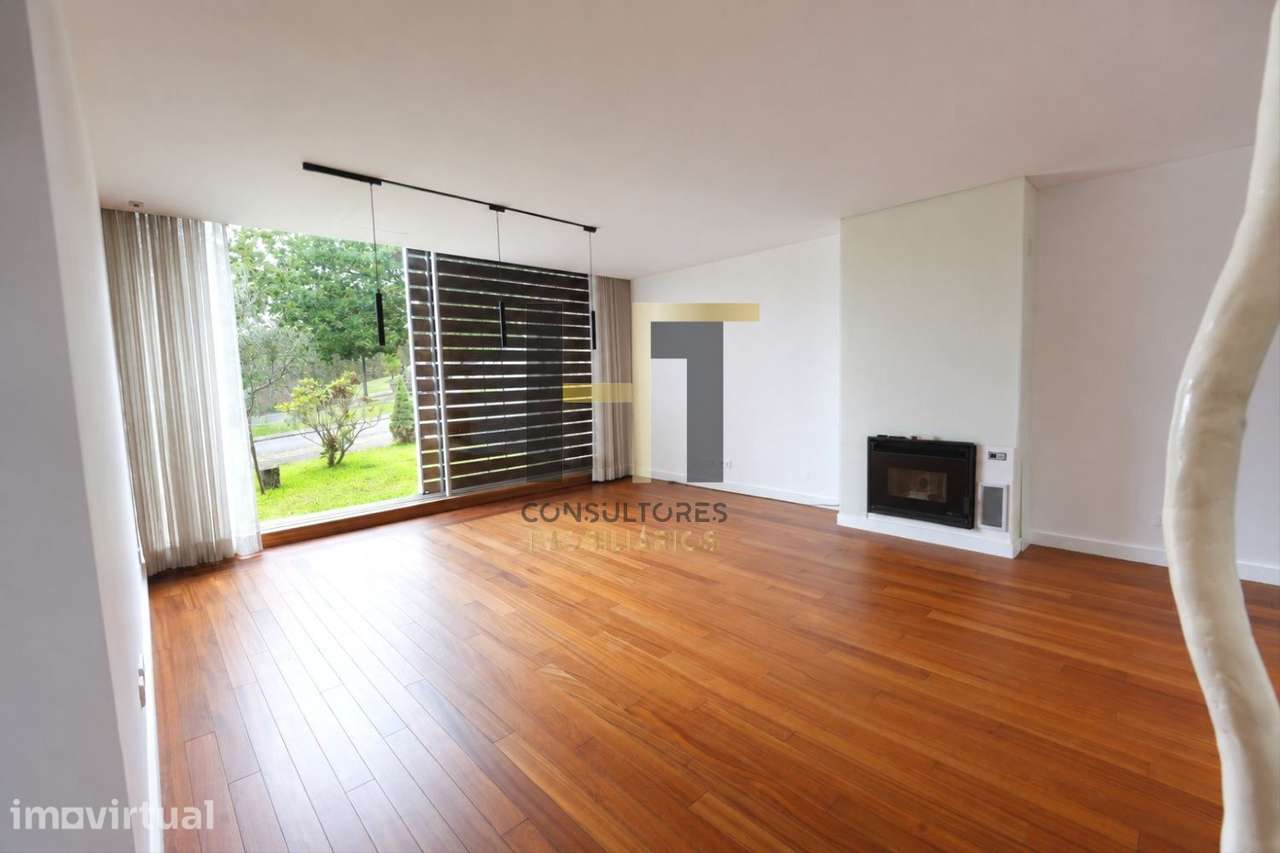 Moradia | T3 | Varanda | Piscina | Jardim - Grande imagem: 2/59