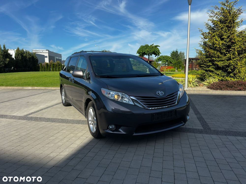 Toyota Sienna 3.5 XLE AWD - 2