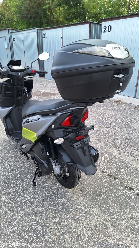 Suzuki Avenis - 9