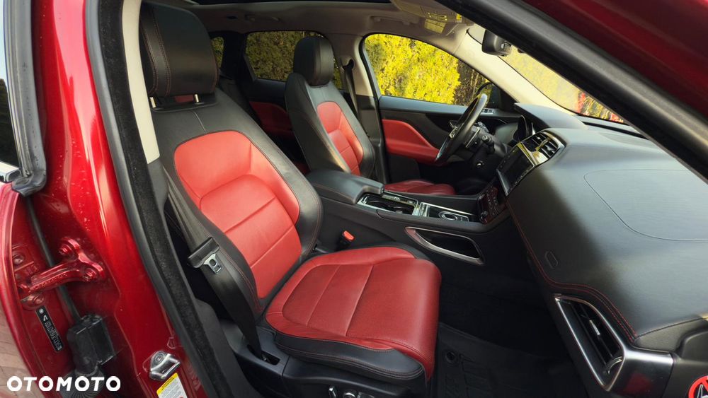 Jaguar F-Pace 2.0 i4P AWD R-Sport - 11