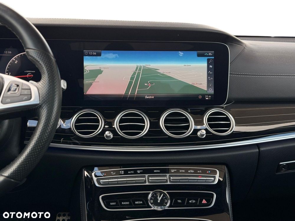 Mercedes-Benz Klasa E 220 d 4-Matic AMG/Avantgarde - 31