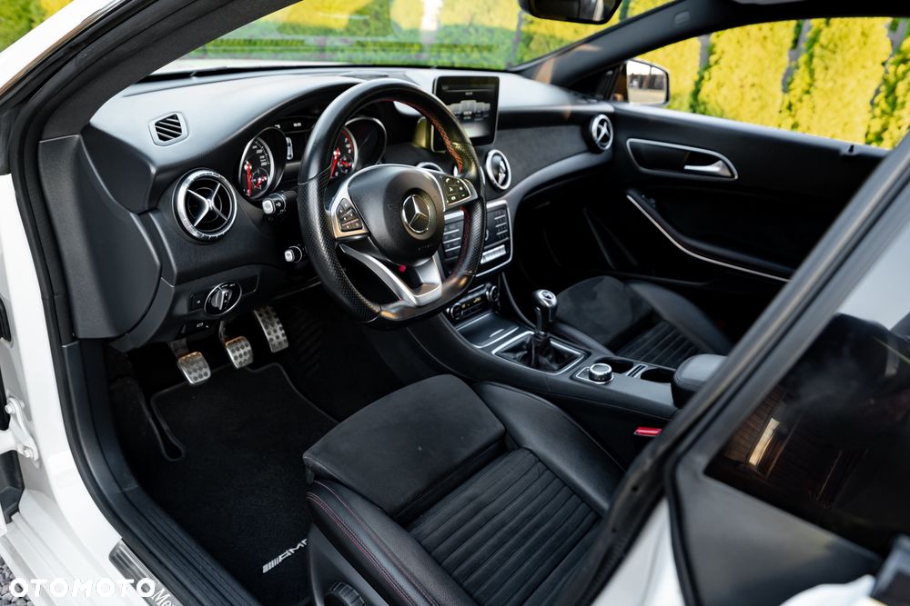 Mercedes-Benz CLA 250 AMG Line - 16