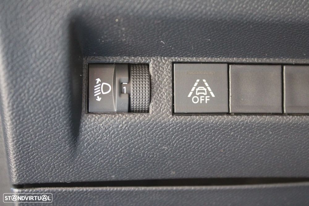 Peugeot 2008 PureTech 130 EAT8 Allure - 23