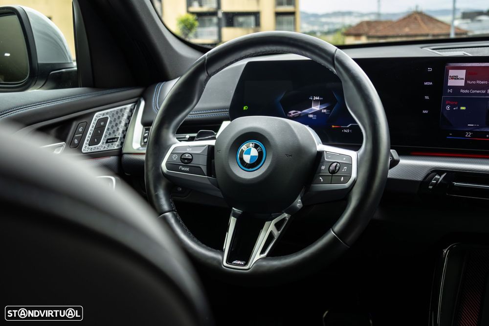 BMW iX1 eDrive20 Pack Desportivo M - 17