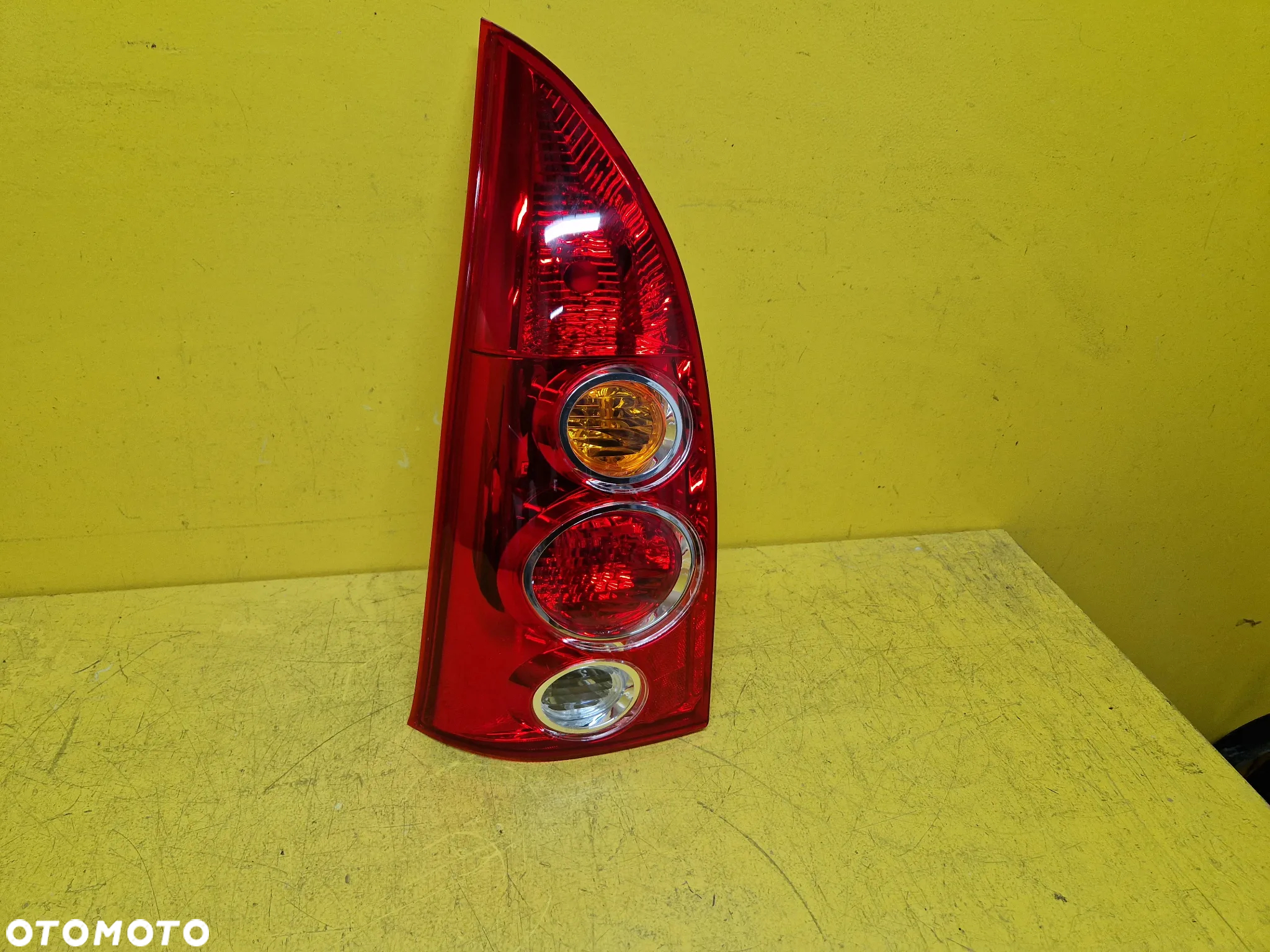 MAZDA PREMACY LAMPA TYŁ 216-19522-R - 2
