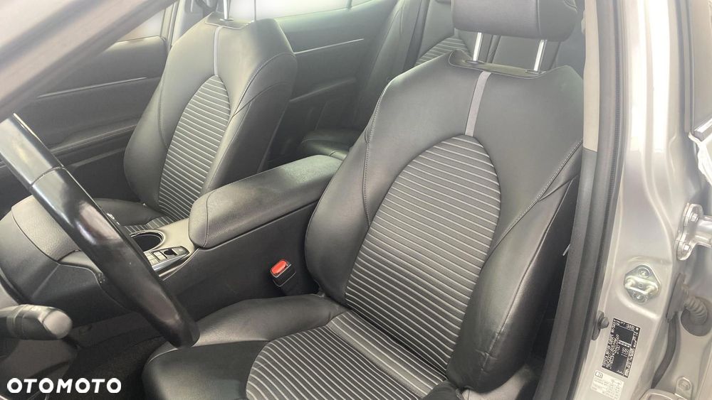 Toyota Camry 2.5 Hybrid Prestige CVT - 17