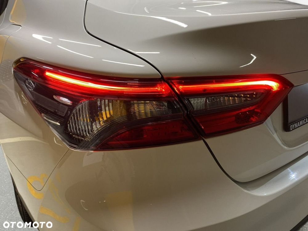 Toyota Camry - 11