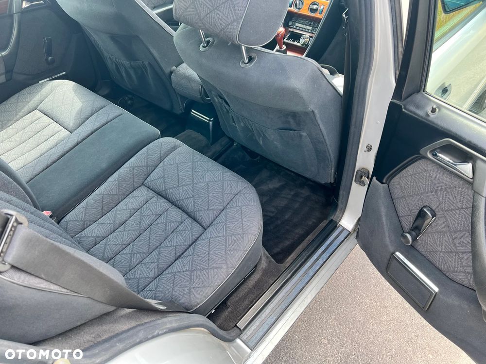 Mercedes-Benz W124 (1984-1993) - 12