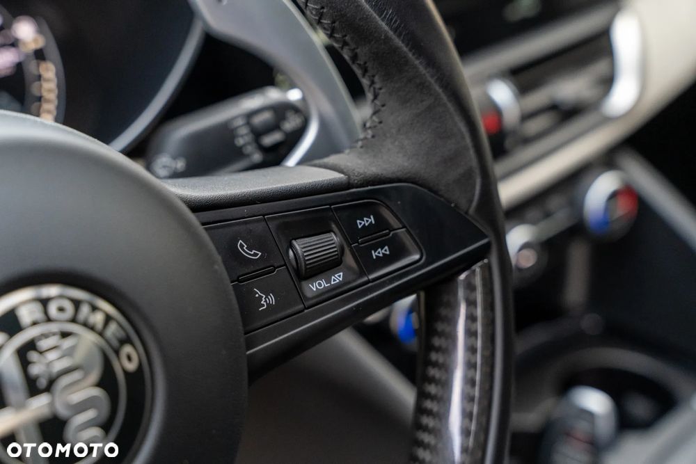 Alfa Romeo Giulia 2.9 V6 Bi-Turbo AT8 Quadrifoglio - 22