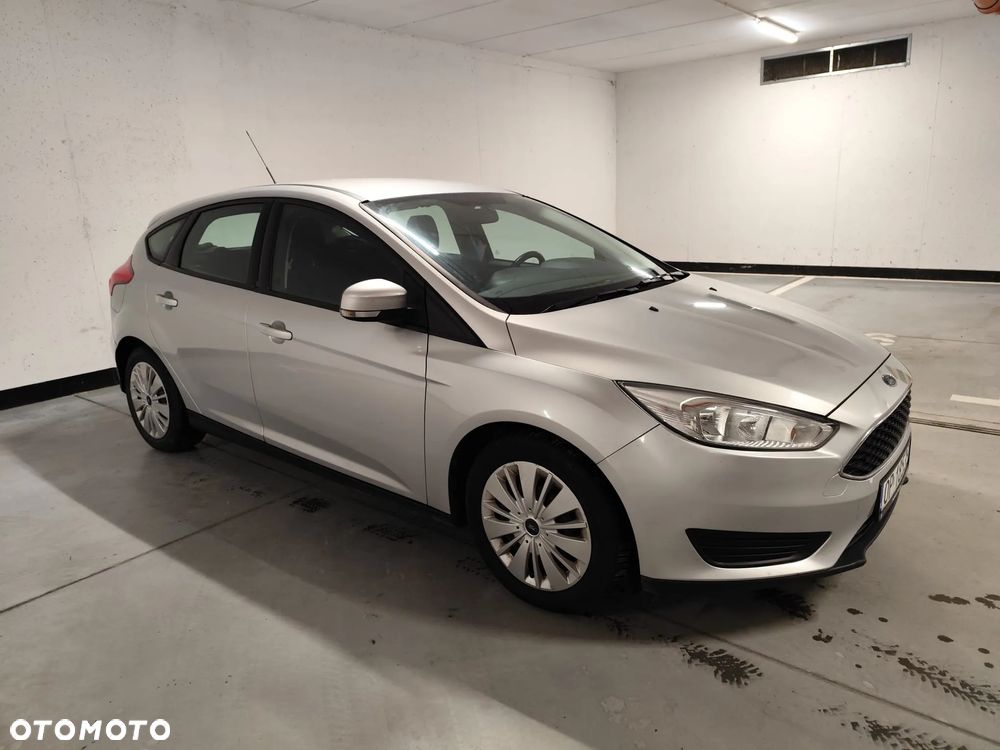 Ford Focus 1.6 Ambiente - 2
