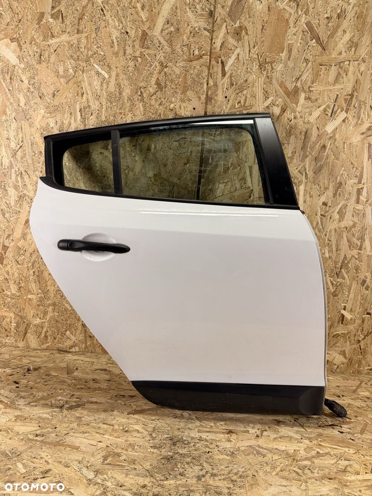 Dzrwi Renault Megane 3 HB OV369 prawe tylne - 1